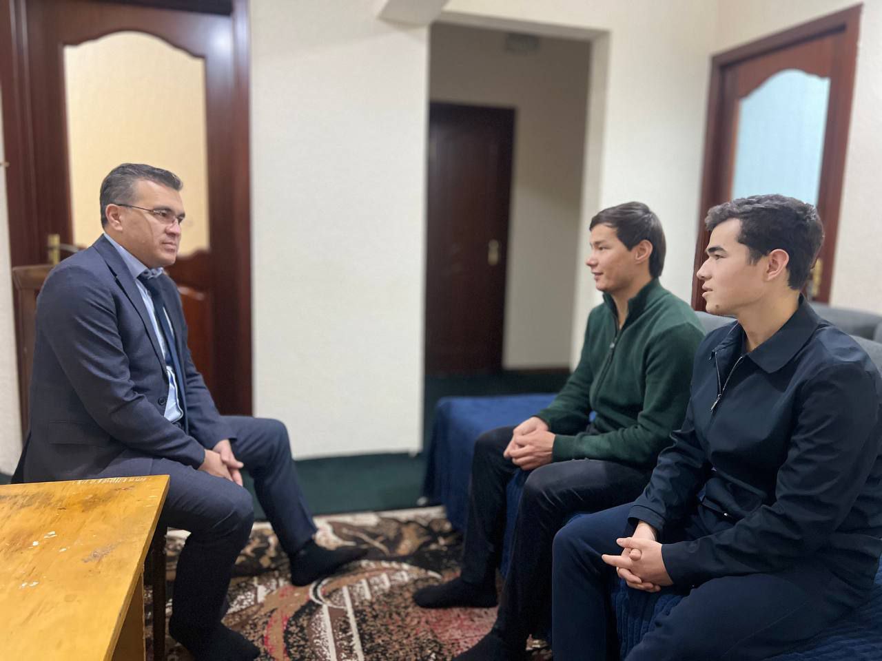 Toshkent arxitektura-qurilish universiteti rektori Baxrom Tulaganov ijara xonadonlarida yashayotgan talabalar holidan yaqindan xabar oldi